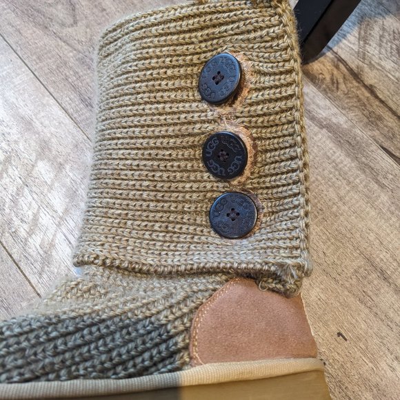 UGG Classic Cardy Oatmeal - Picture 2 of 3